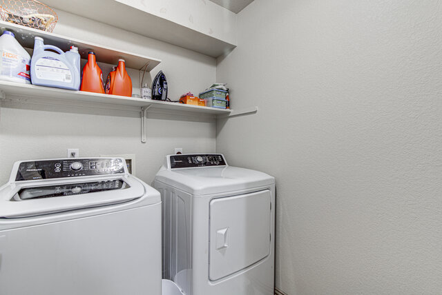 7712 Earp Way Austin, TX 78729 - Photo 27 of 37 a utility room with dryer and washer