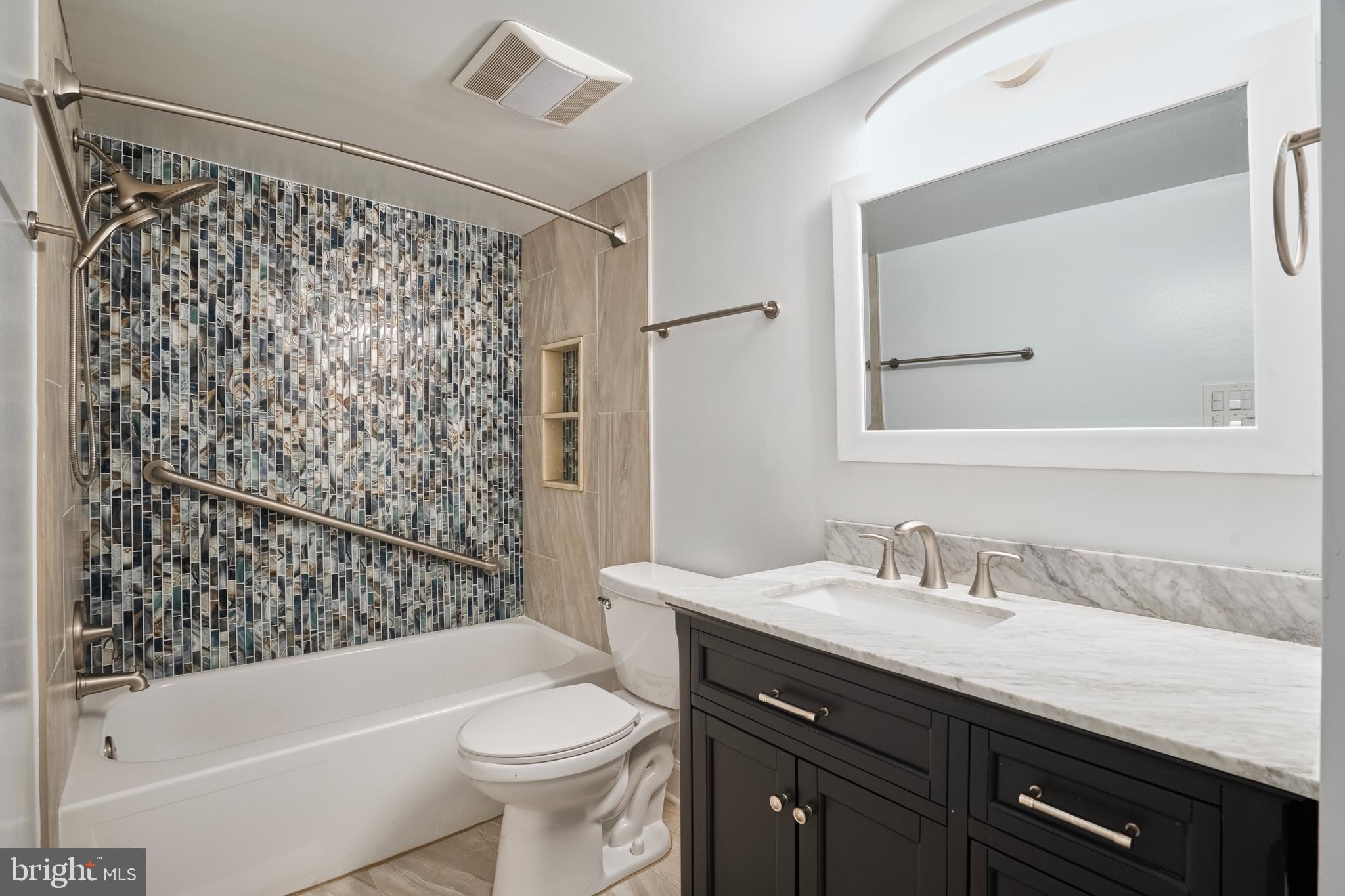 1800 Old Meadow Road, Unit 218 McLean, VA 22102 - Photo 13 of 57 #2 Full Bathroom w/bathtub