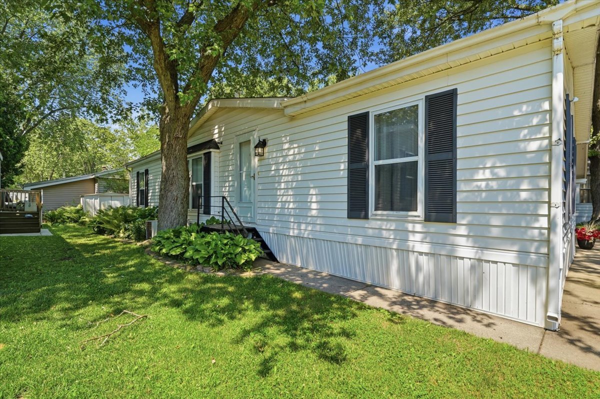38703 North Sheridan Road, Unit 137 Beach Park, IL 60099 - Photo 2 of 18