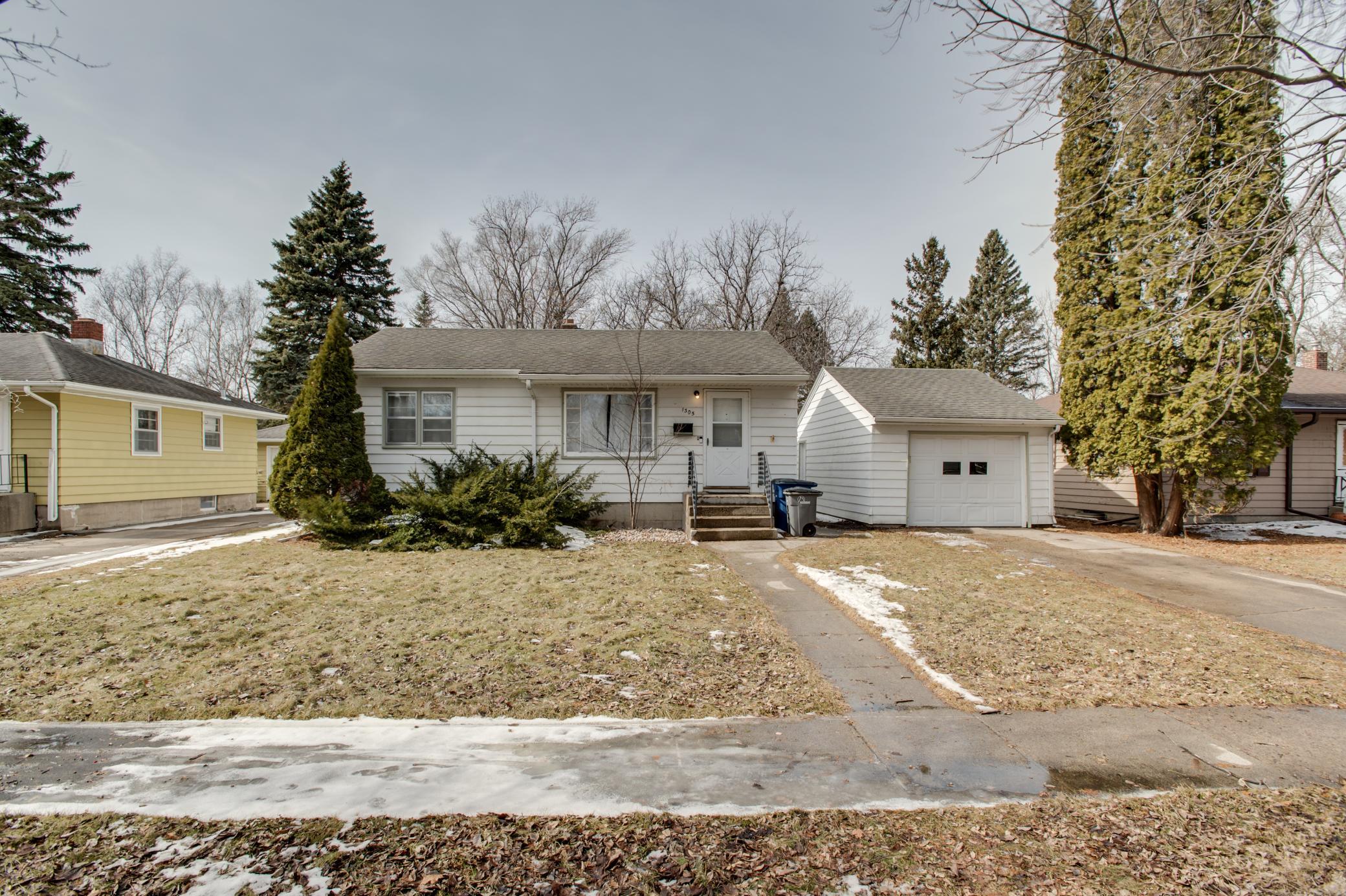 1305 12th Street South Moorhead, MN 56560 - Photo 2 of 40
