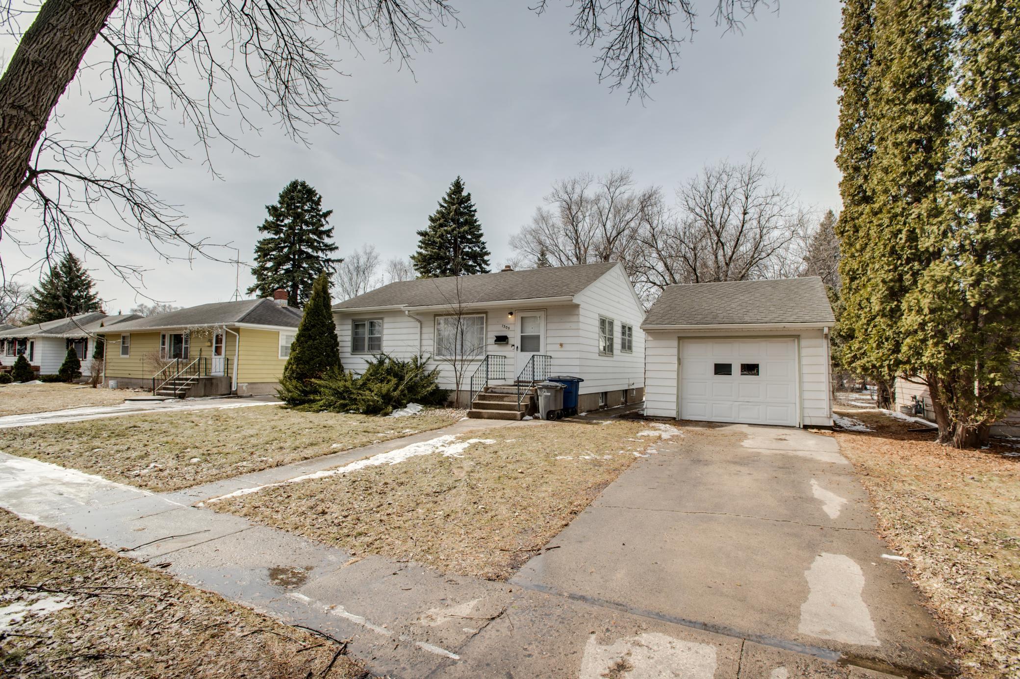 1305 12th Street South Moorhead, MN 56560 - Photo 3 of 40