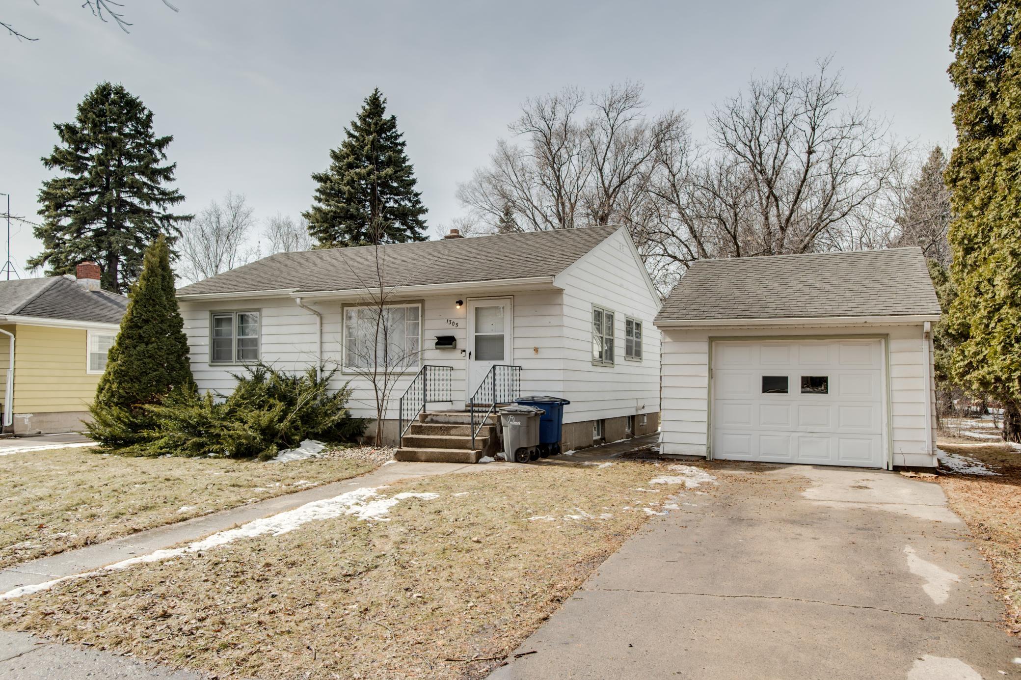 1305 12th Street South Moorhead, MN 56560 - Photo 4 of 40