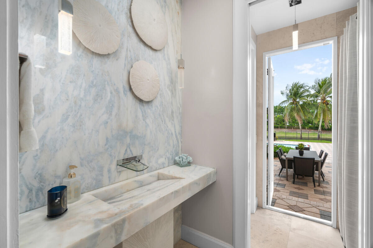 3500 Windmill Ranch Road Weston, FL 33331 - Photo 15 of 47 a bathroom with a tub sink and mirror