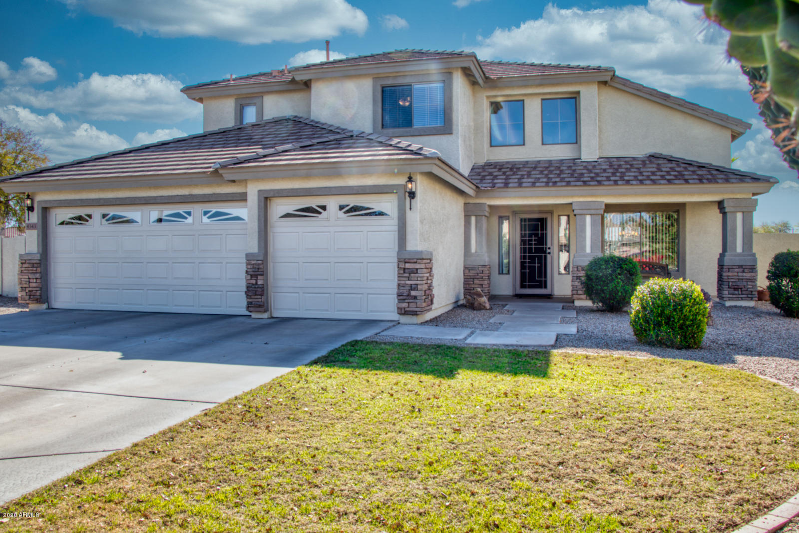 4343 East Del Rio Street Gilbert, AZ 85295 - Photo 1 of 28 4343 Del Rio HDR Interior