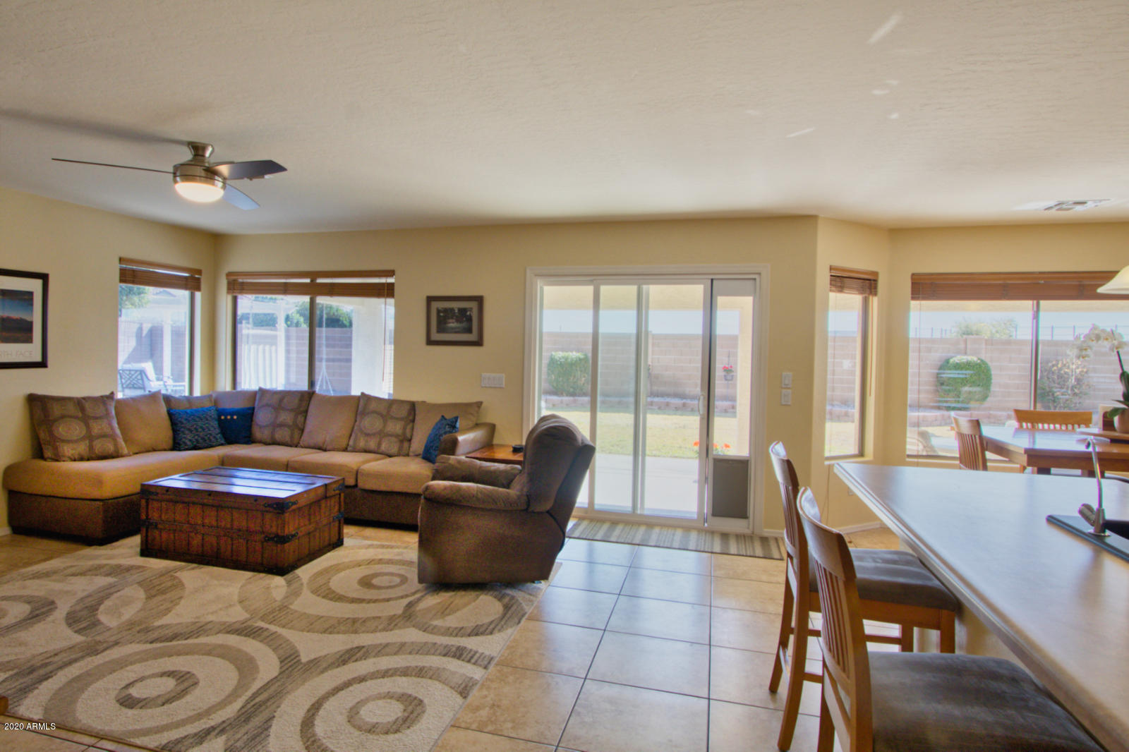 4343 East Del Rio Street Gilbert, AZ 85295 - Photo 12 of 28 4343 Del Rio HDR Interior 38