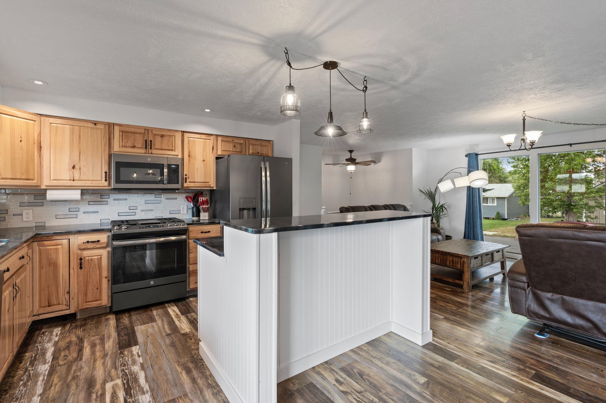 2018 East Columbia Avenue Spokane, WA 99208 - Photo 11 of 38