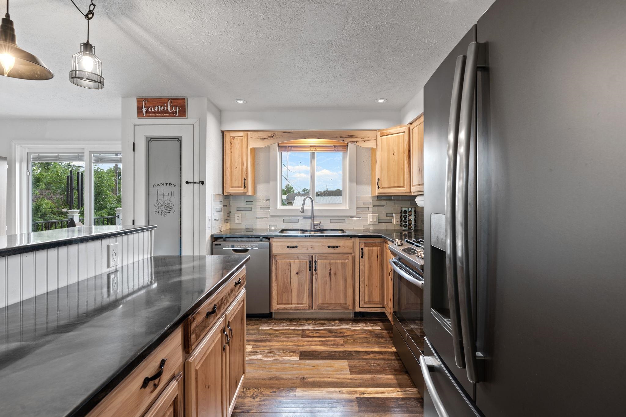 2018 East Columbia Avenue Spokane, WA 99208 - Photo 14 of 38