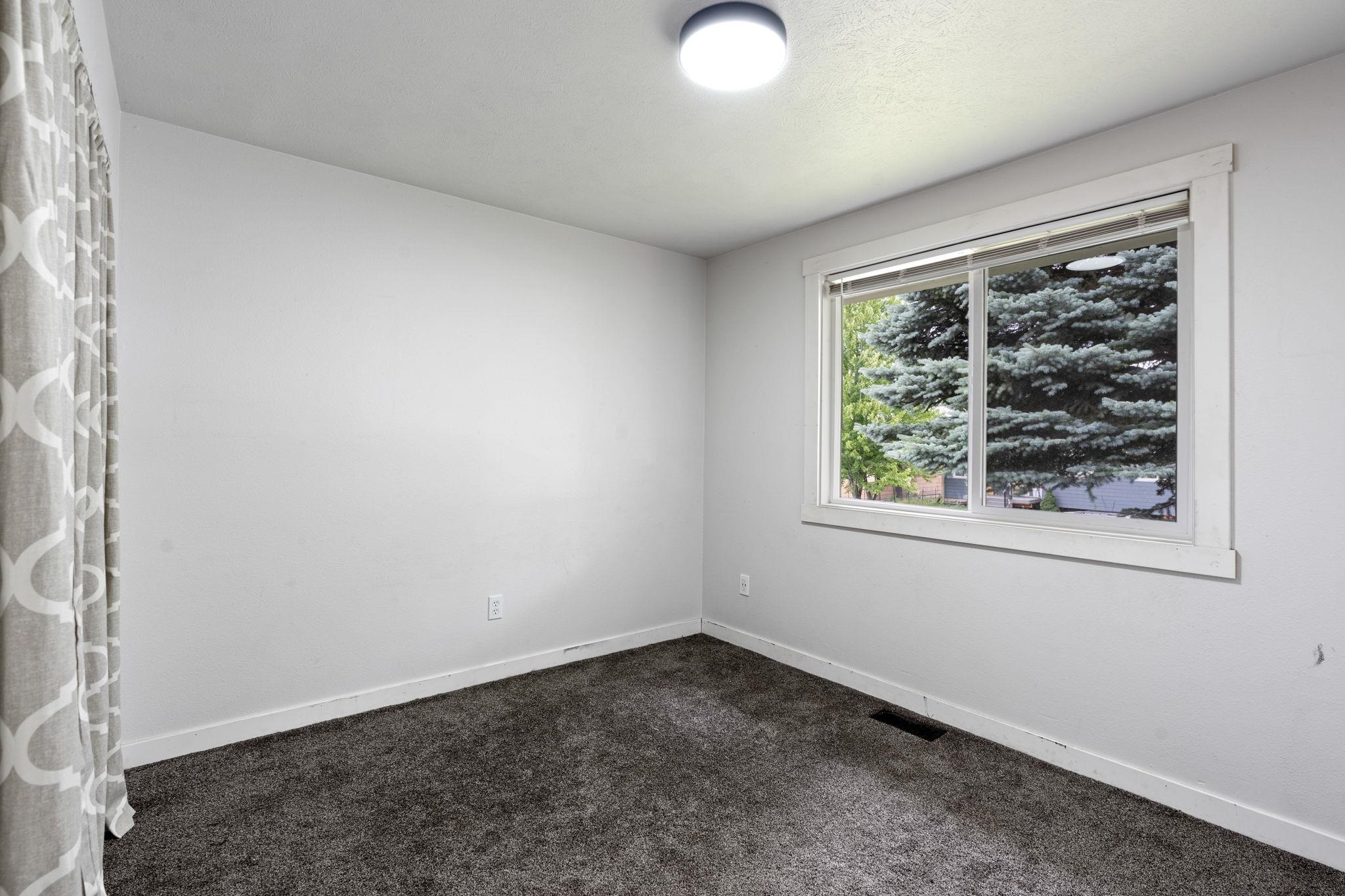 2018 East Columbia Avenue Spokane, WA 99208 - Photo 16 of 38