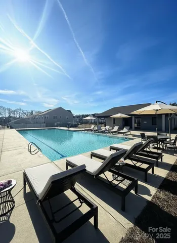 a picture of a bench in a wall