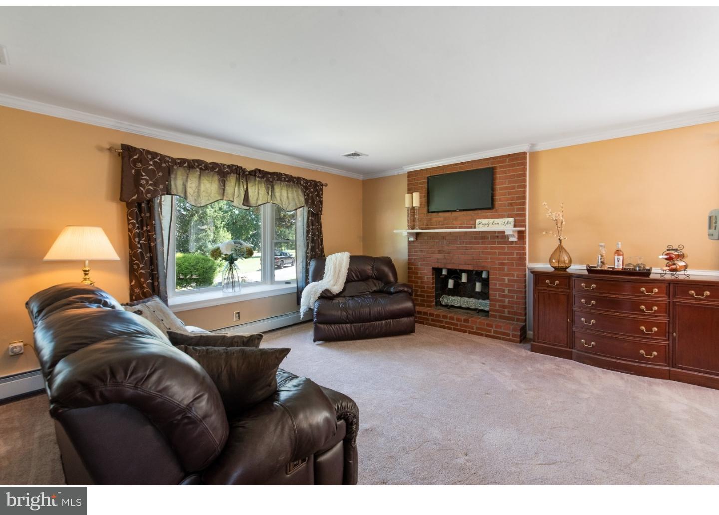 13 Taylor Road Conshohocken, PA 19428 - Photo 5 of 25 Living Room