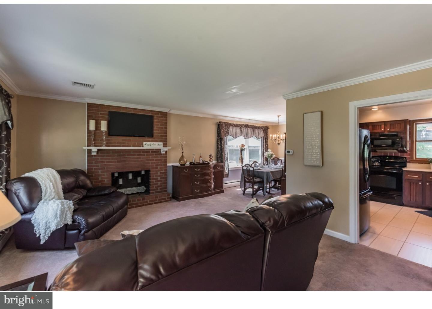 13 Taylor Road Conshohocken, PA 19428 - Photo 6 of 25 Living Room