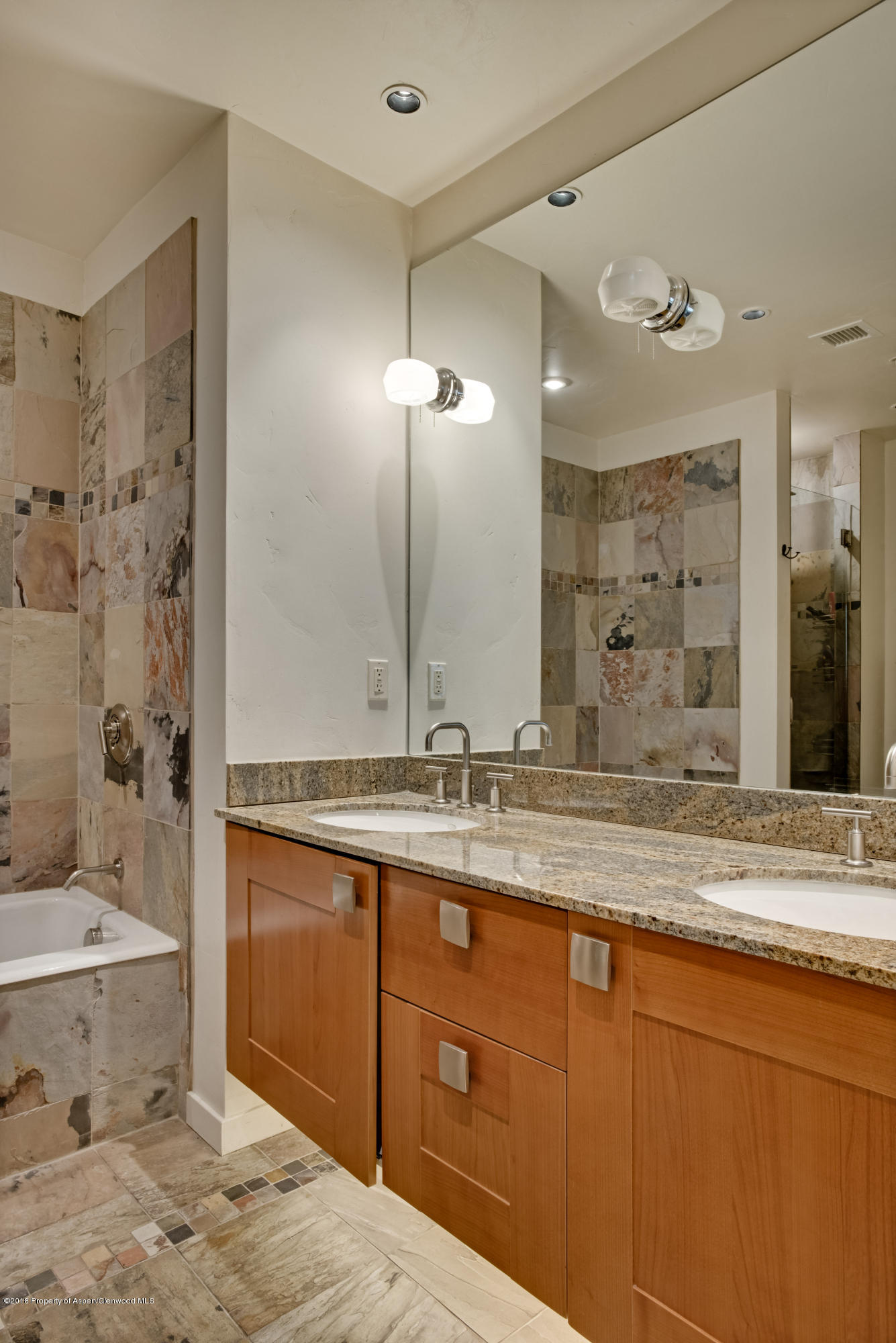 231 Robinson Street, Unit 200 Basalt, CO 81621 - Photo 7 of 19 Bathroom