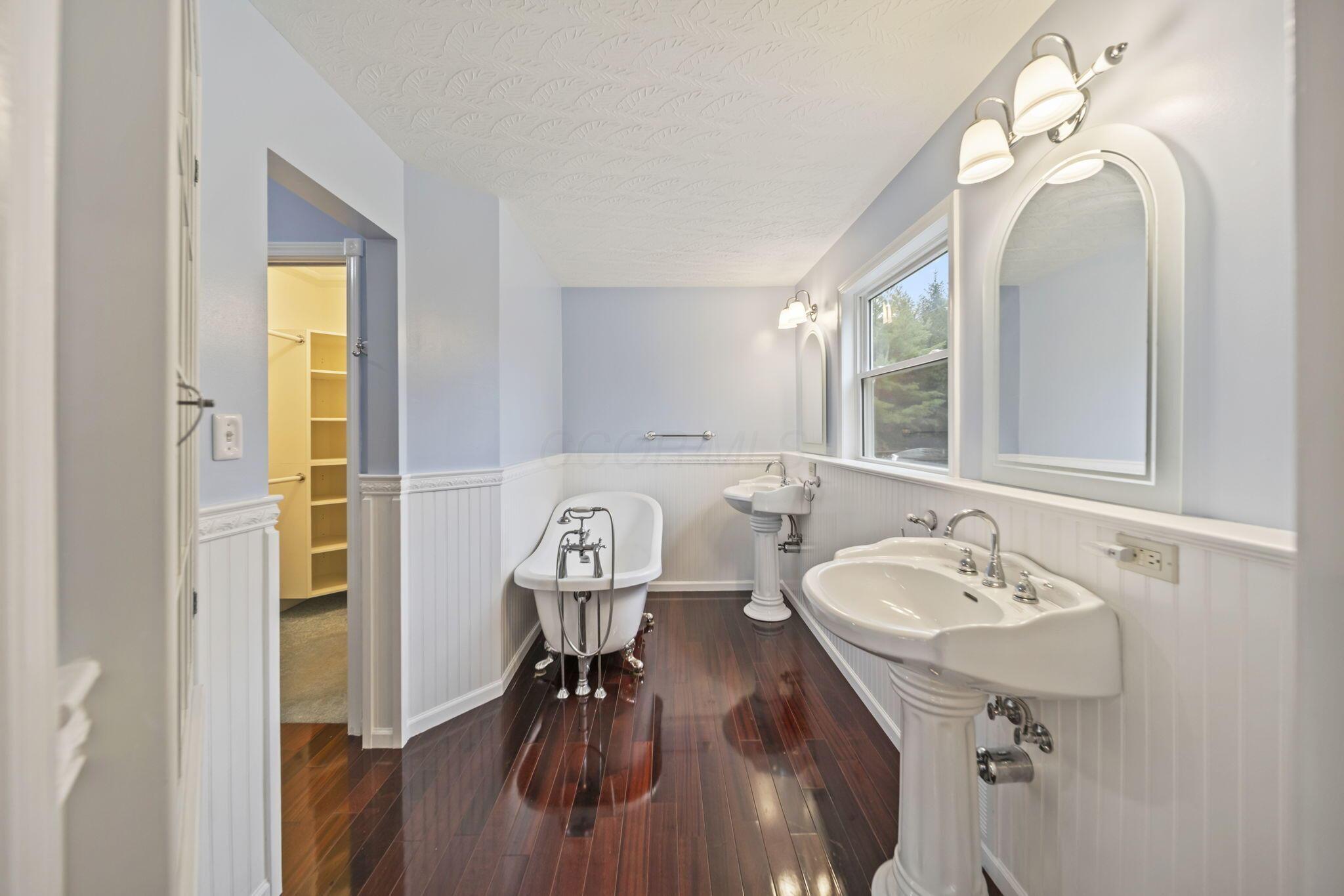 4384 Leppert Road Hilliard, OH 43026 - Photo 24 of 76 Owner's Ensuite