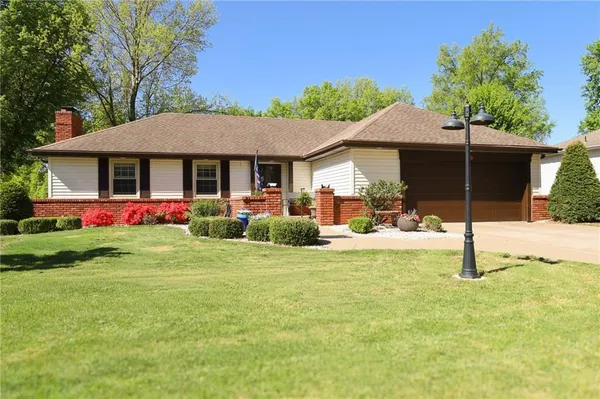 $369,500 | 4824 Mockingbird Lane, St. Joseph, MO 64506