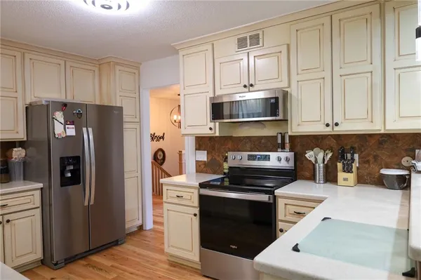 $369,500 | 4824 Mockingbird Lane, St. Joseph, MO 64506