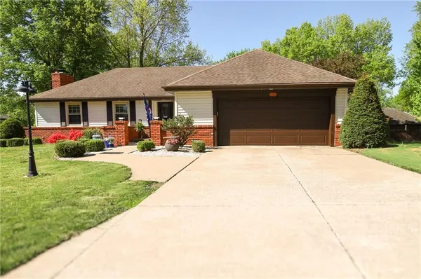 $369,500 | 4824 Mockingbird Lane, St. Joseph, MO 64506