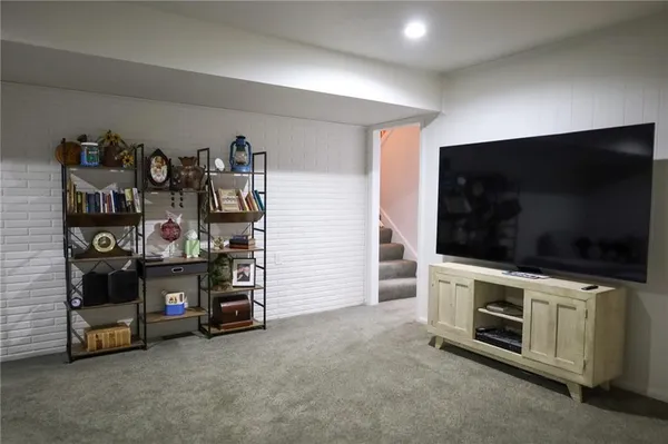 $369,500 | 4824 Mockingbird Lane, St. Joseph, MO 64506