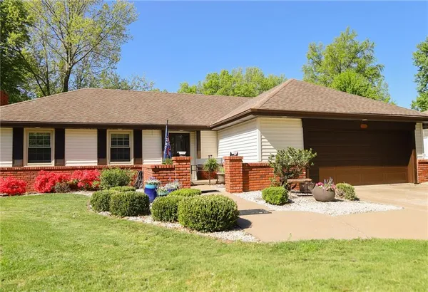 $369,500 | 4824 Mockingbird Lane, St. Joseph, MO 64506