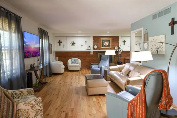 $369,500 | 4824 Mockingbird Lane, St. Joseph, MO 64506