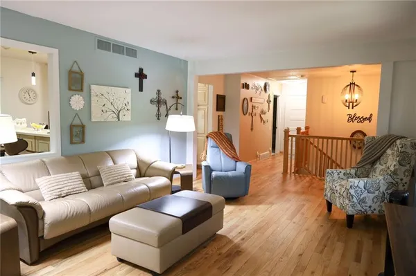 $369,500 | 4824 Mockingbird Lane, St. Joseph, MO 64506