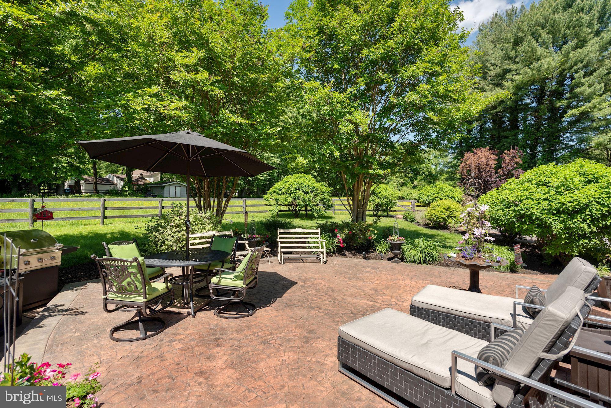 636 Walker Road Great Falls, VA 22066 - Photo 2 of 20