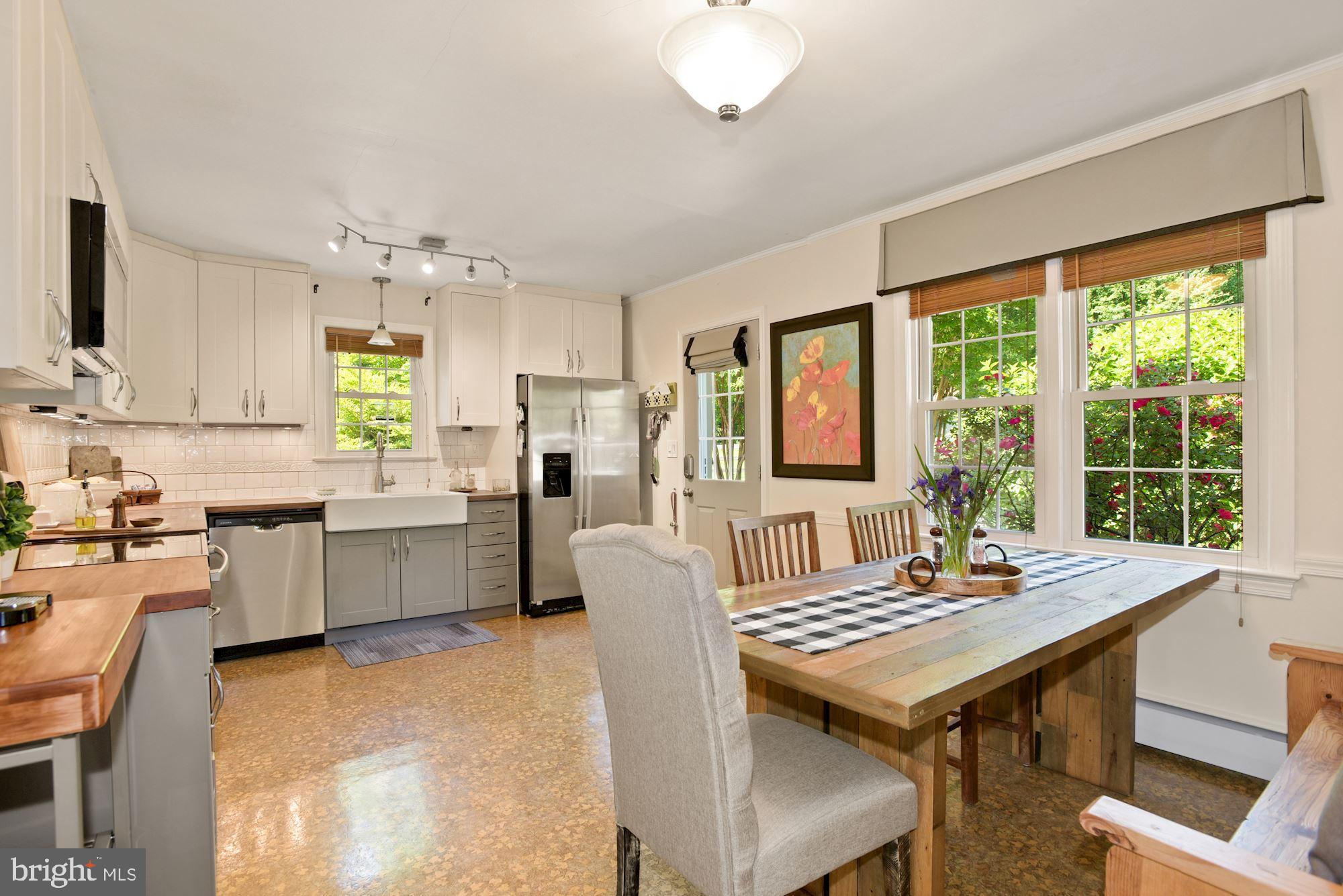 636 Walker Road Great Falls, VA 22066 - Photo 7 of 20