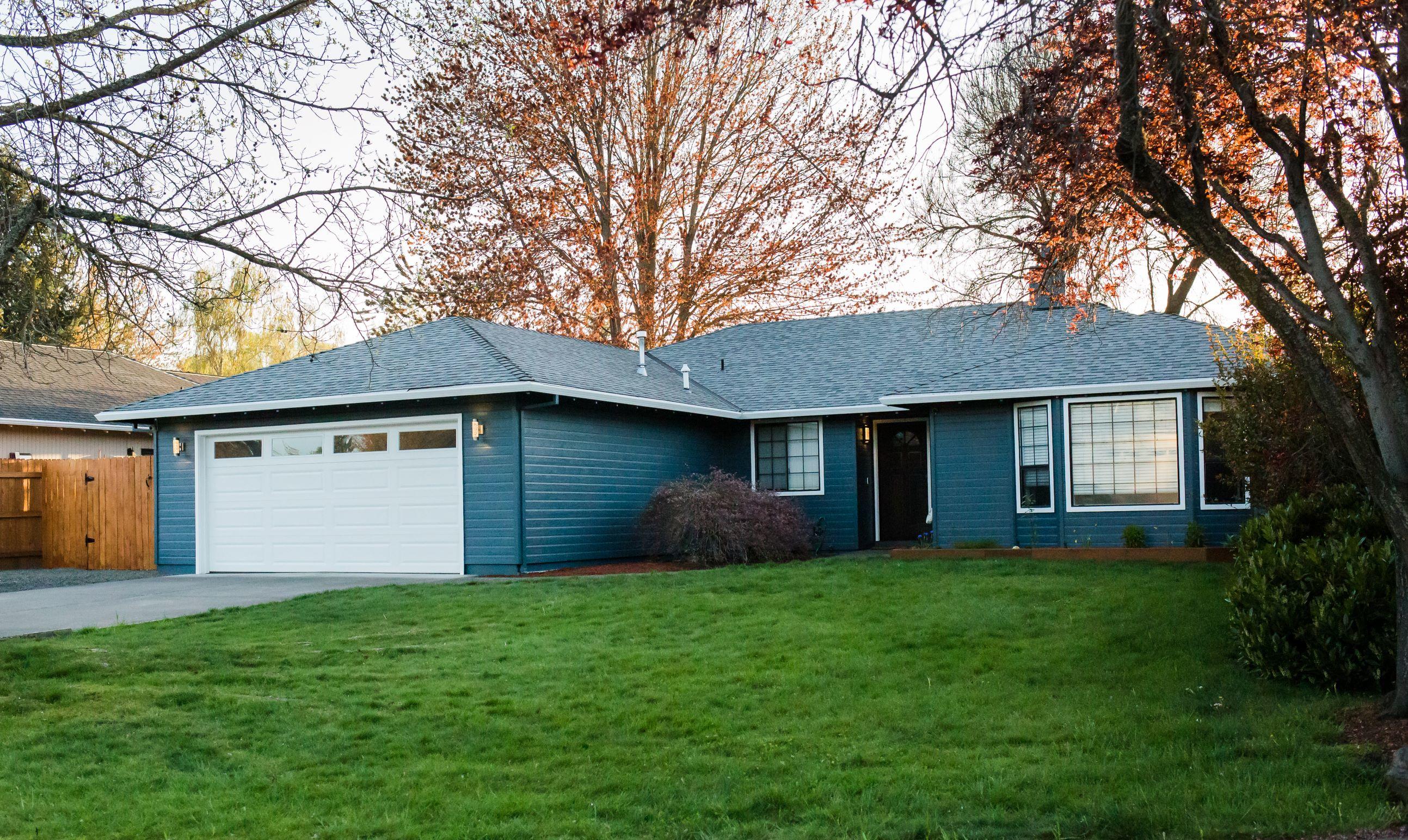 837 Ridgeway Circle Medford, OR 97504 - Photo 2 of 35 Front Yard