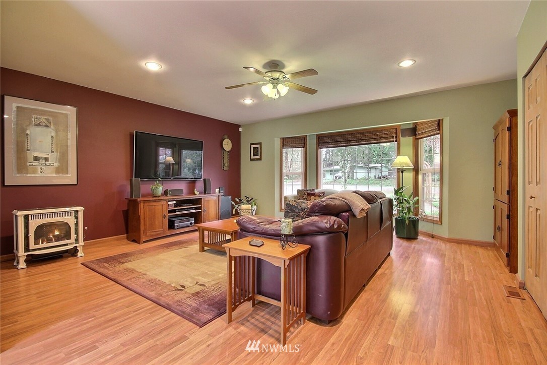 15522 207th Place Southeast Renton, WA 98059 - Photo 13 of 39 Gallery Image 13
