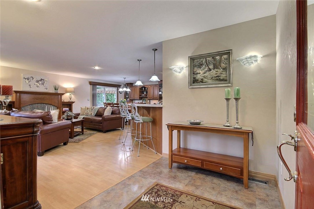 15522 207th Place Southeast Renton, WA 98059 - Photo 4 of 39 Gallery Image 4