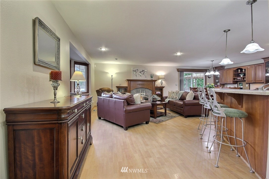 15522 207th Place Southeast Renton, WA 98059 - Photo 5 of 39 Gallery Image 5