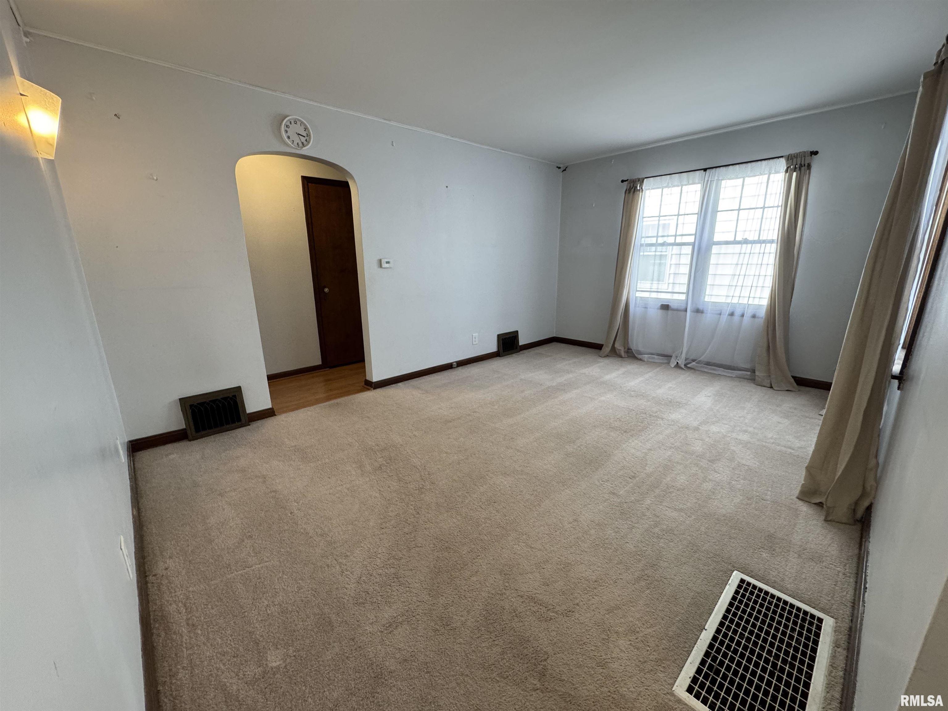 2537 South 5th Street Springfield, IL 62703 - Photo 2 of 16