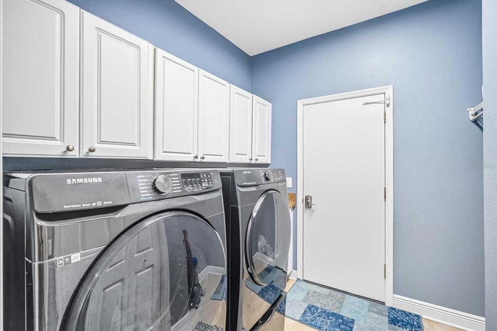 6107 Ibispark Drive Lithia, FL 33547 - Photo 28 of 42 a utility room with dryer and washer