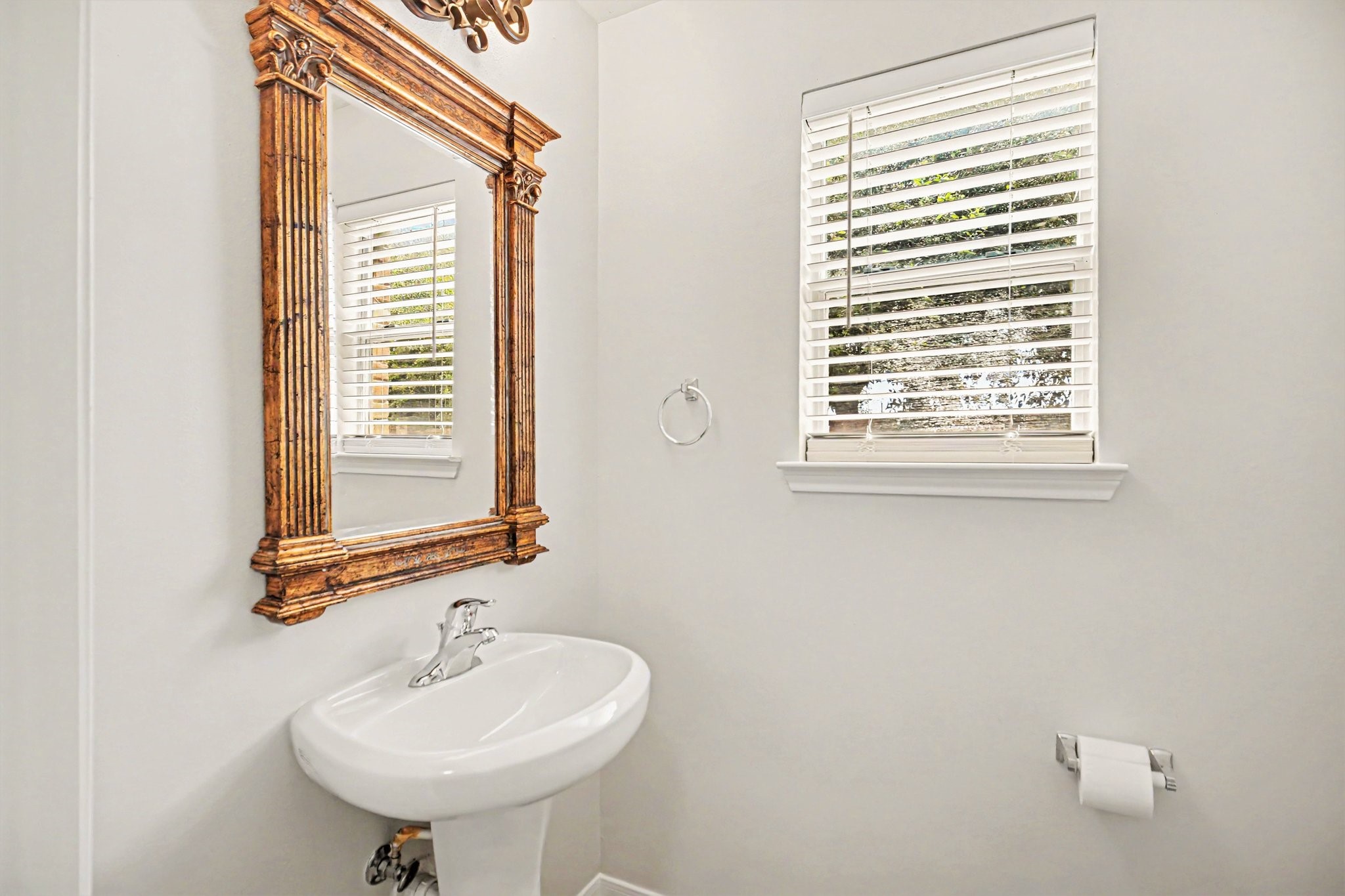 7419 Hollister Ridge Houston, TX 77040 - Photo 3 of 27 Powder room is located along the entry.