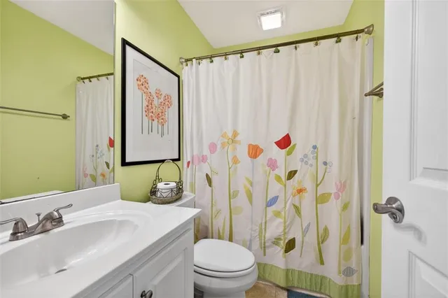 a view of room with window and ceiling fan