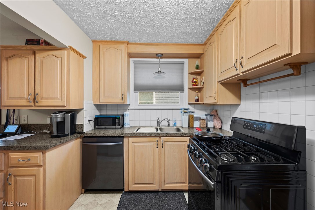 1259 Gordon Road Lyndhurst, OH 44124 - Photo 11 of 45