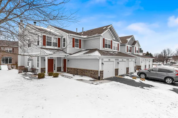 $2,495 | 831 Genesee Drive, Unit 831, Naperville, IL 60563