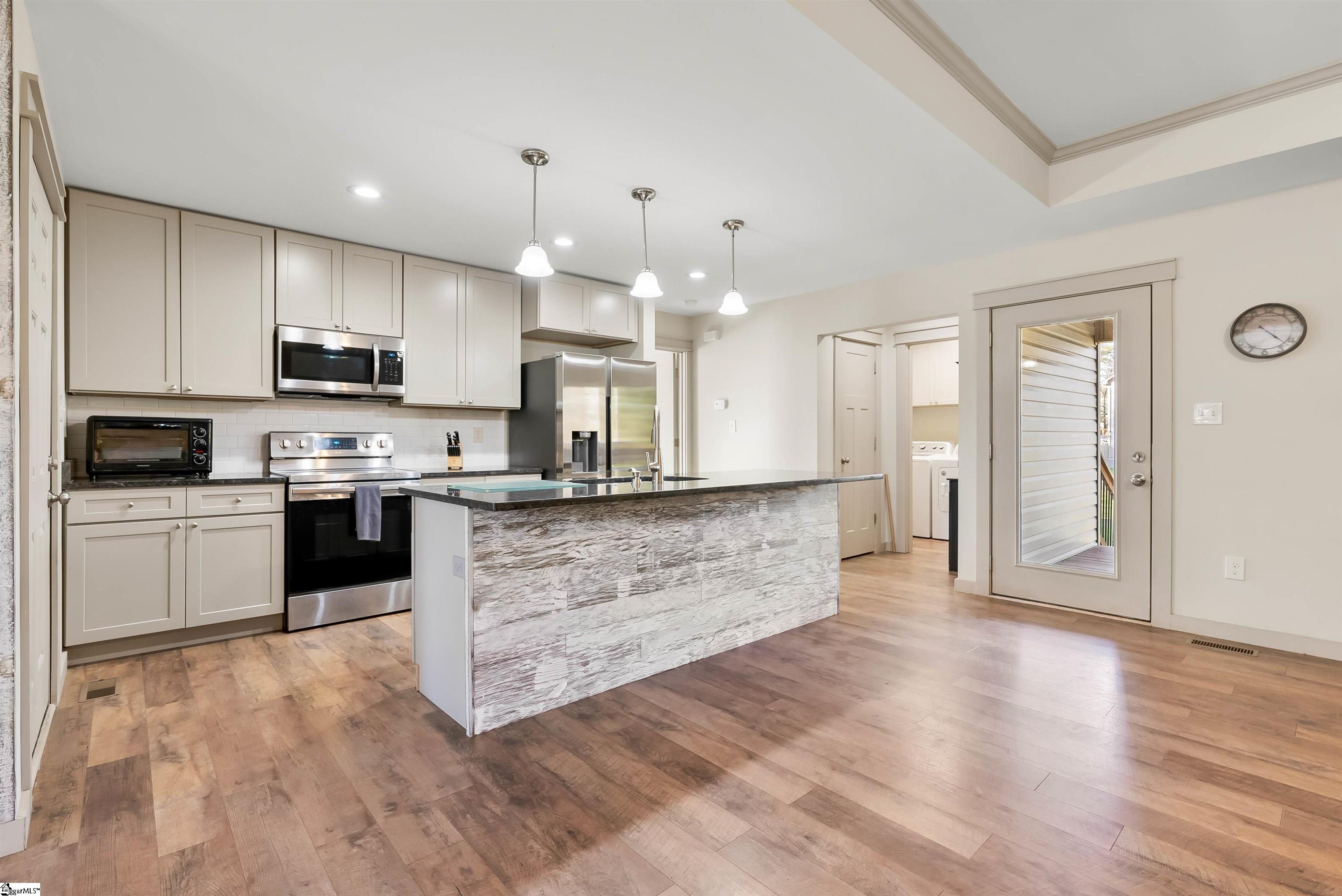 304 Swamp Fox Road Spartanburg, SC 29306 - Photo 9 of 26 Gallery Image 9