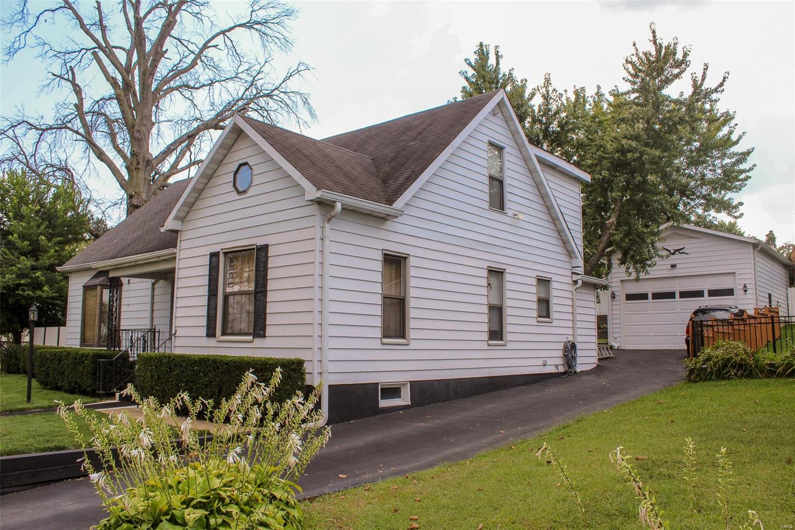 5136 Heege Road St. Louis, MO 63123 - Photo 2 of 21 Gallery Image 2