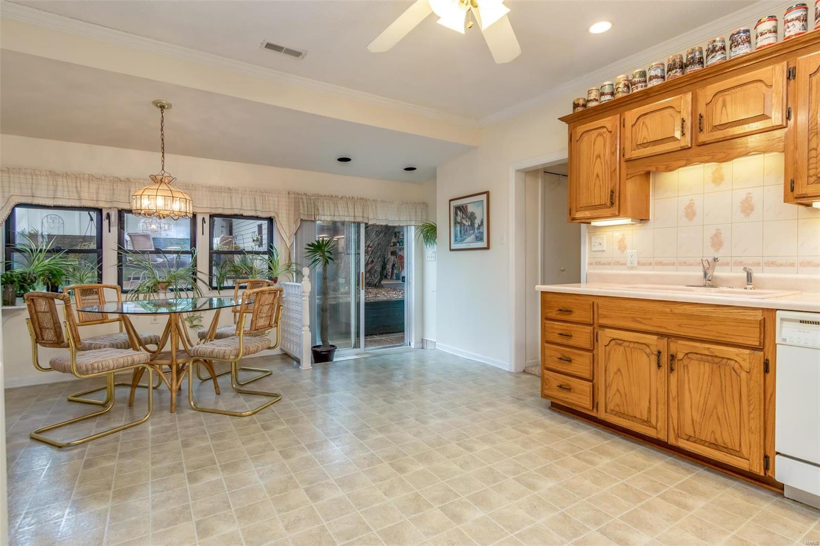 5136 Heege Road St. Louis, MO 63123 - Photo 11 of 21 Gallery Image 11