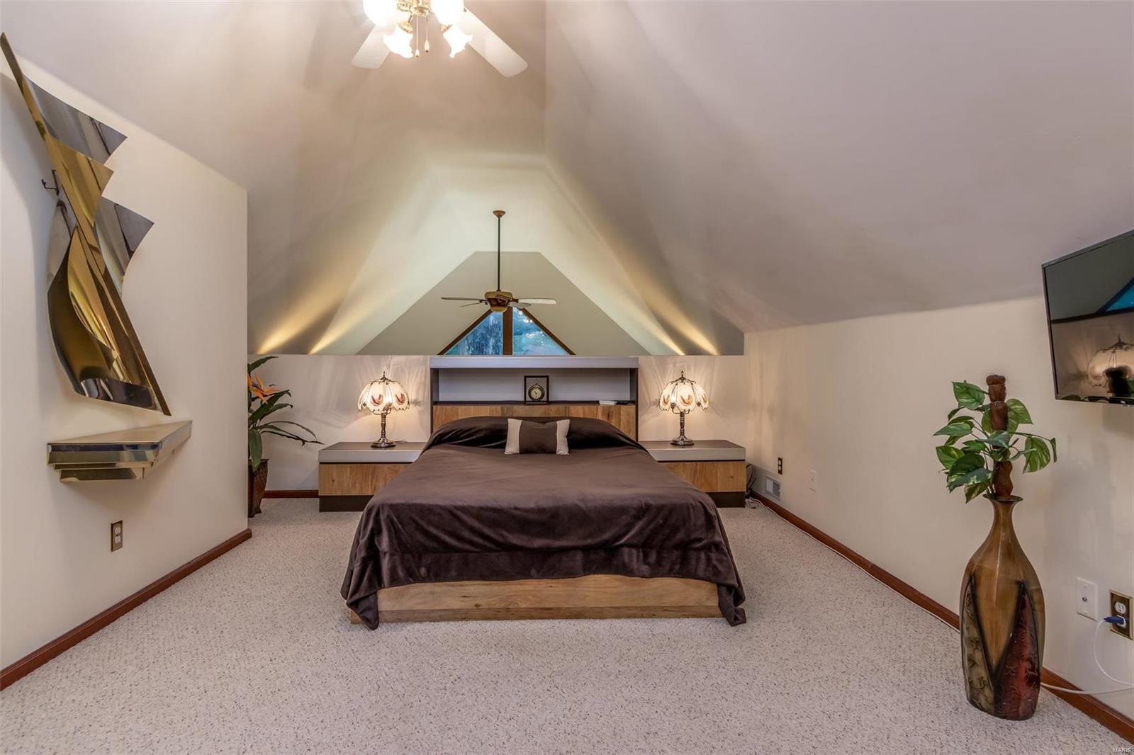 5136 Heege Road St. Louis, MO 63123 - Photo 14 of 21 Gallery Image 14