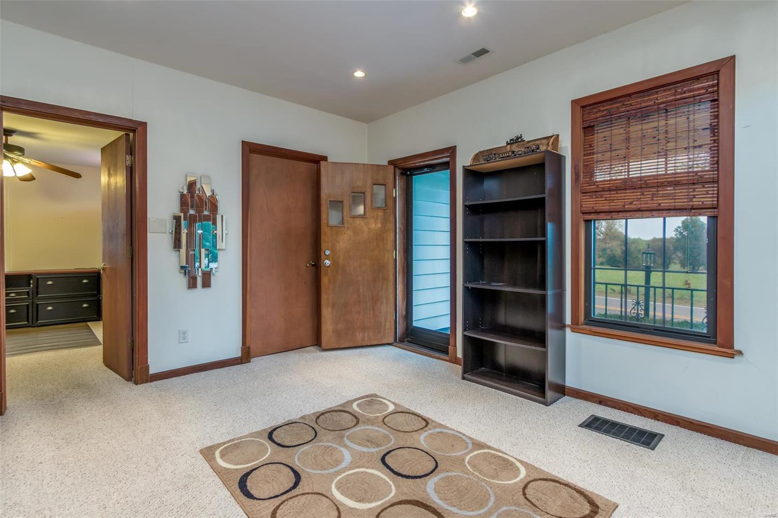 5136 Heege Road St. Louis, MO 63123 - Photo 4 of 21 Gallery Image 4