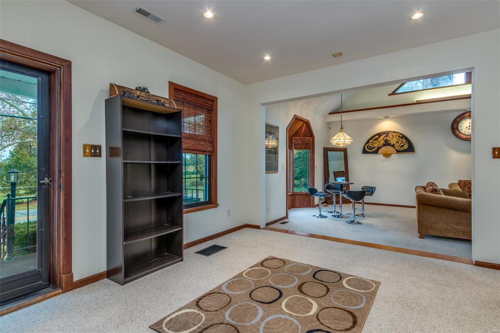 5136 Heege Road St. Louis, MO 63123 - Photo 5 of 21 Gallery Image 5