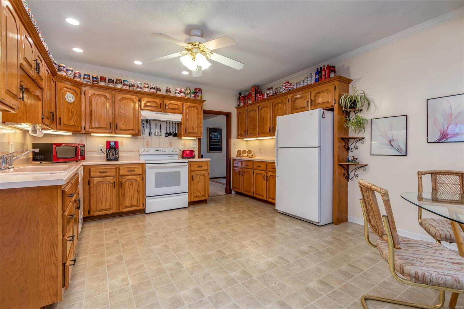 5136 Heege Road St. Louis, MO 63123 - Photo 10 of 21 Gallery Image 10