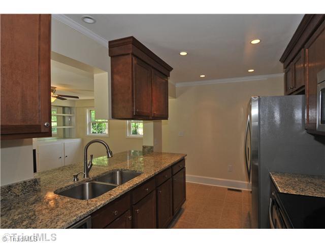 2528 Robinhood Road Winston-Salem, NC 27104 - Photo 6 of 14 Kitchen.