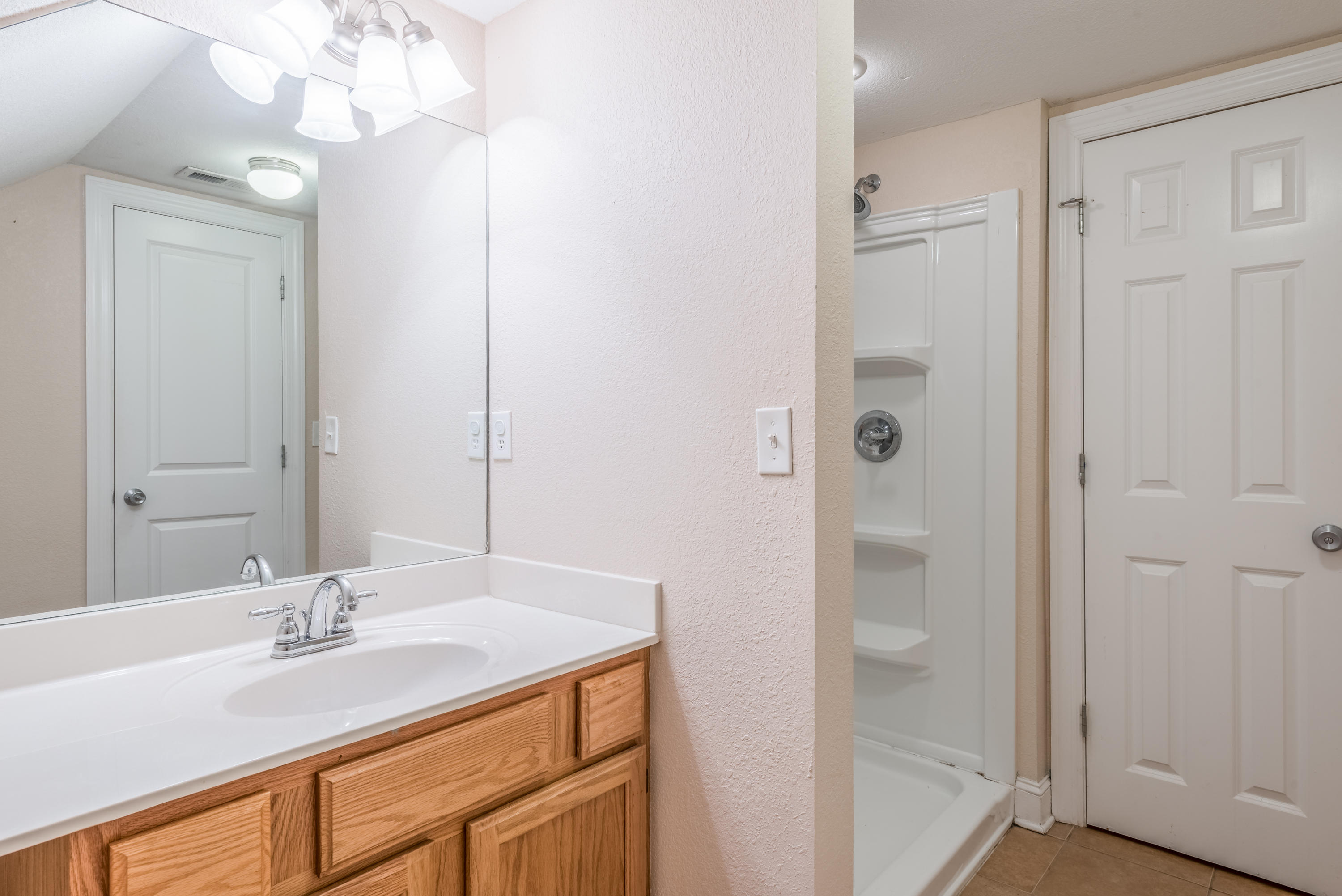 603 South Germantown Road Chattanooga, TN 37411 - Photo 10 of 15 Master Bathroom