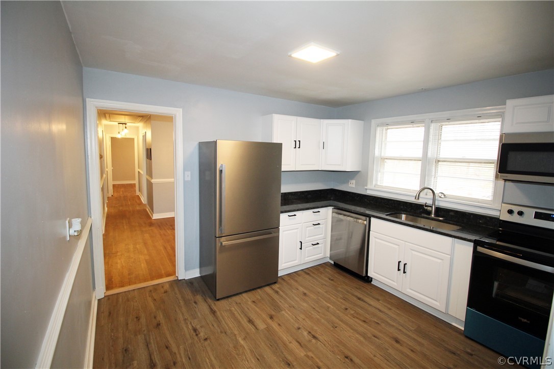 12821 Old Buckingham Road Midlothian, VA 23113 - Photo 3 of 50 a kitchen with granite countertop a refrigerator stove and sink