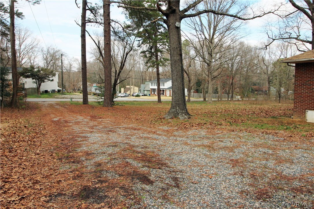 12821 Old Buckingham Road Midlothian, VA 23113 - Photo 39 of 50 a view of a yard with a house