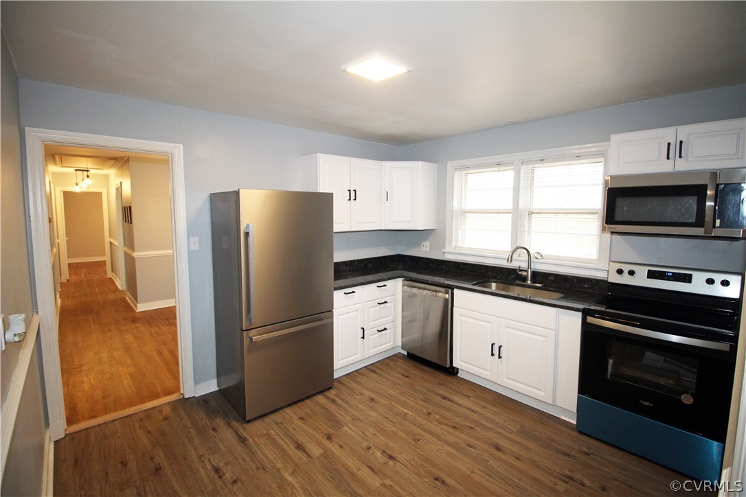 12821 Old Buckingham Road Midlothian, VA 23113 - Photo 4 of 50 a kitchen with granite countertop a refrigerator stove and sink