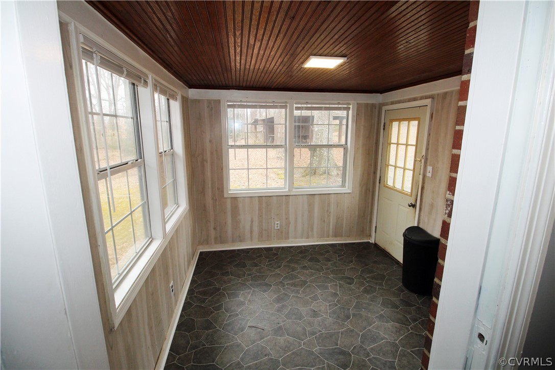 12821 Old Buckingham Road Midlothian, VA 23113 - Photo 8 of 50 an empty room with windows