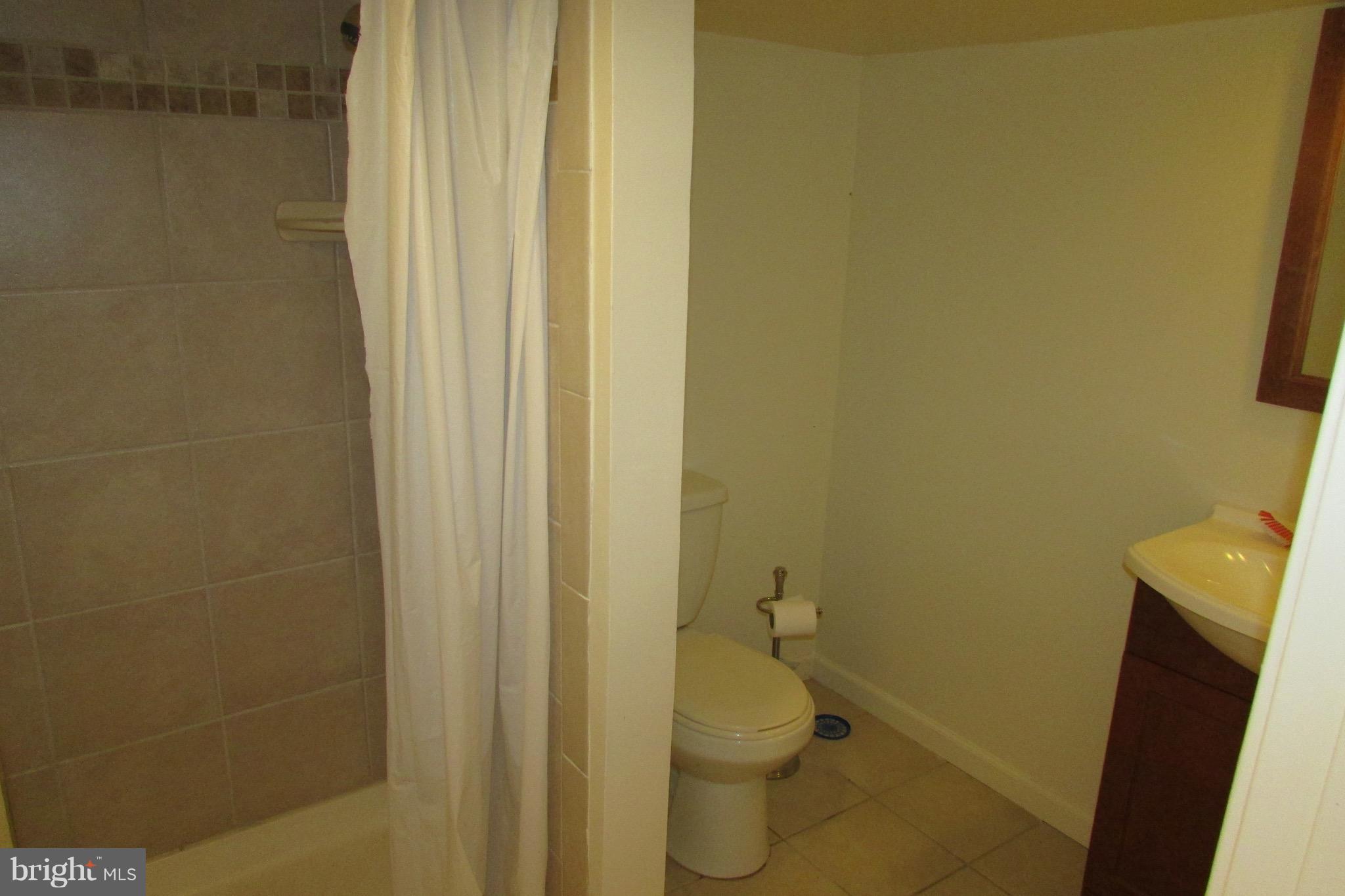 3661 Hineline Road Baltimore, MD 21229 - Photo 15 of 25 Bath